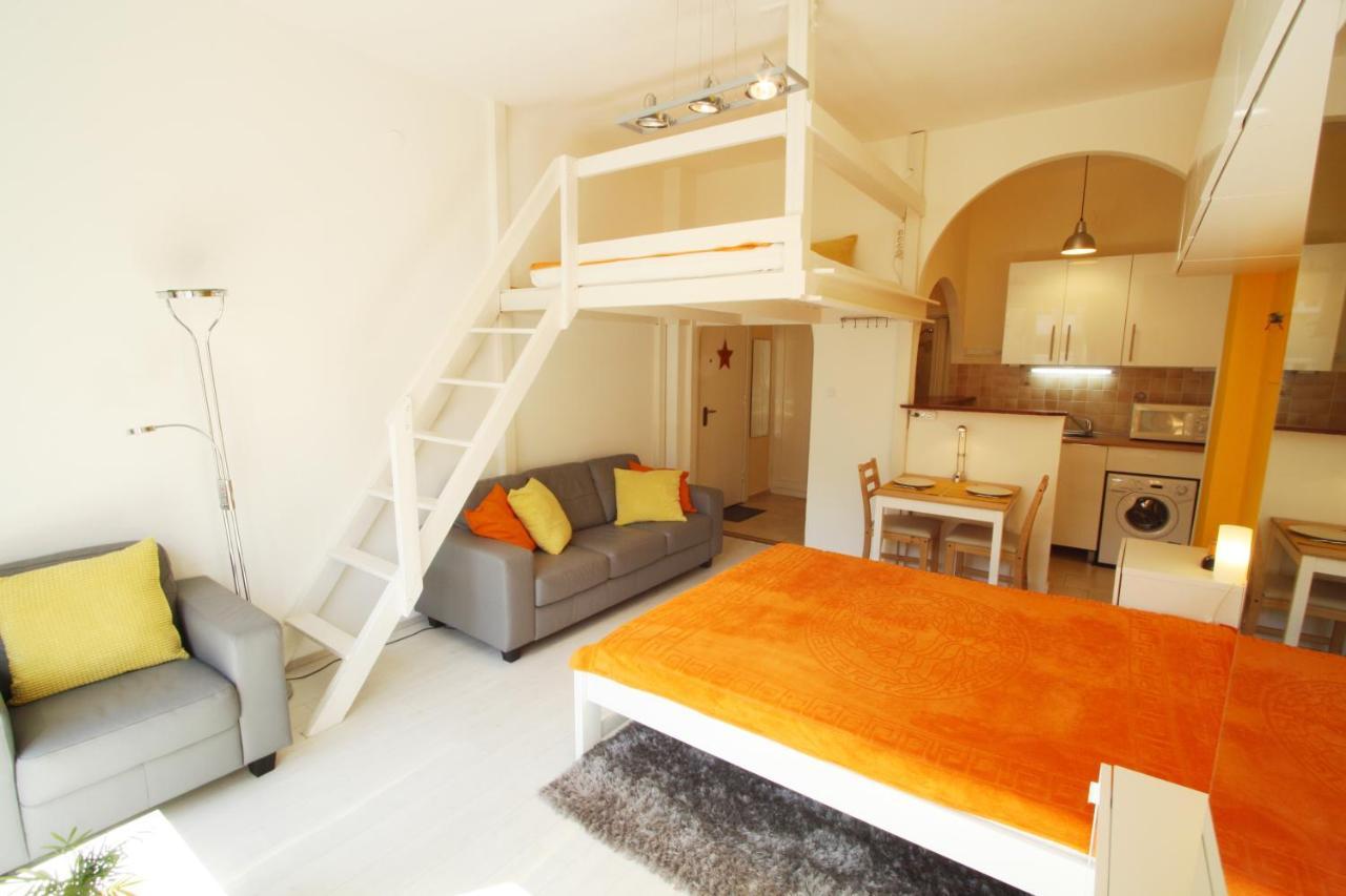 בודפשט Sunny Studio With Balcony In Party District מראה חיצוני תמונה