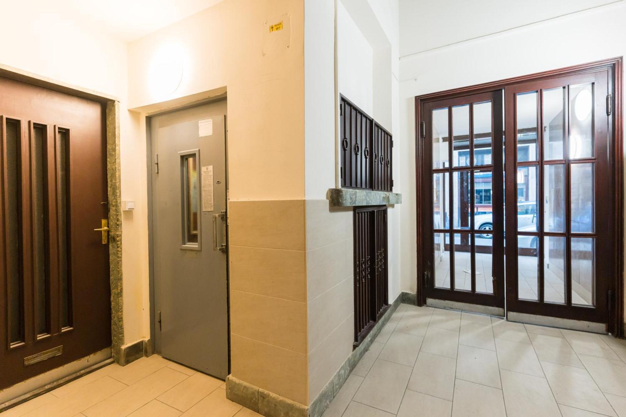 בודפשט Sunny Studio With Balcony In Party District מראה חיצוני תמונה