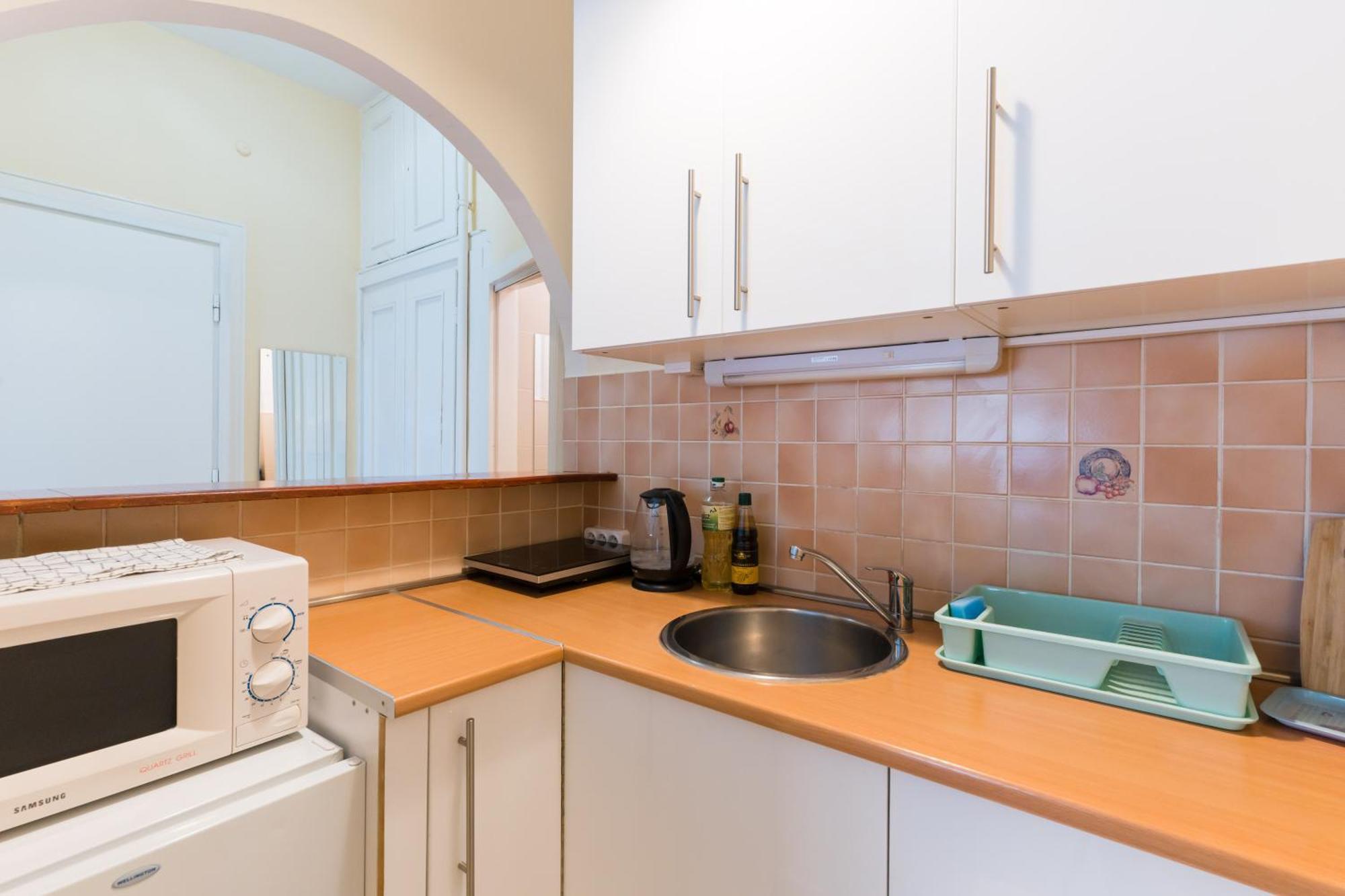 בודפשט Sunny Studio With Balcony In Party District מראה חיצוני תמונה