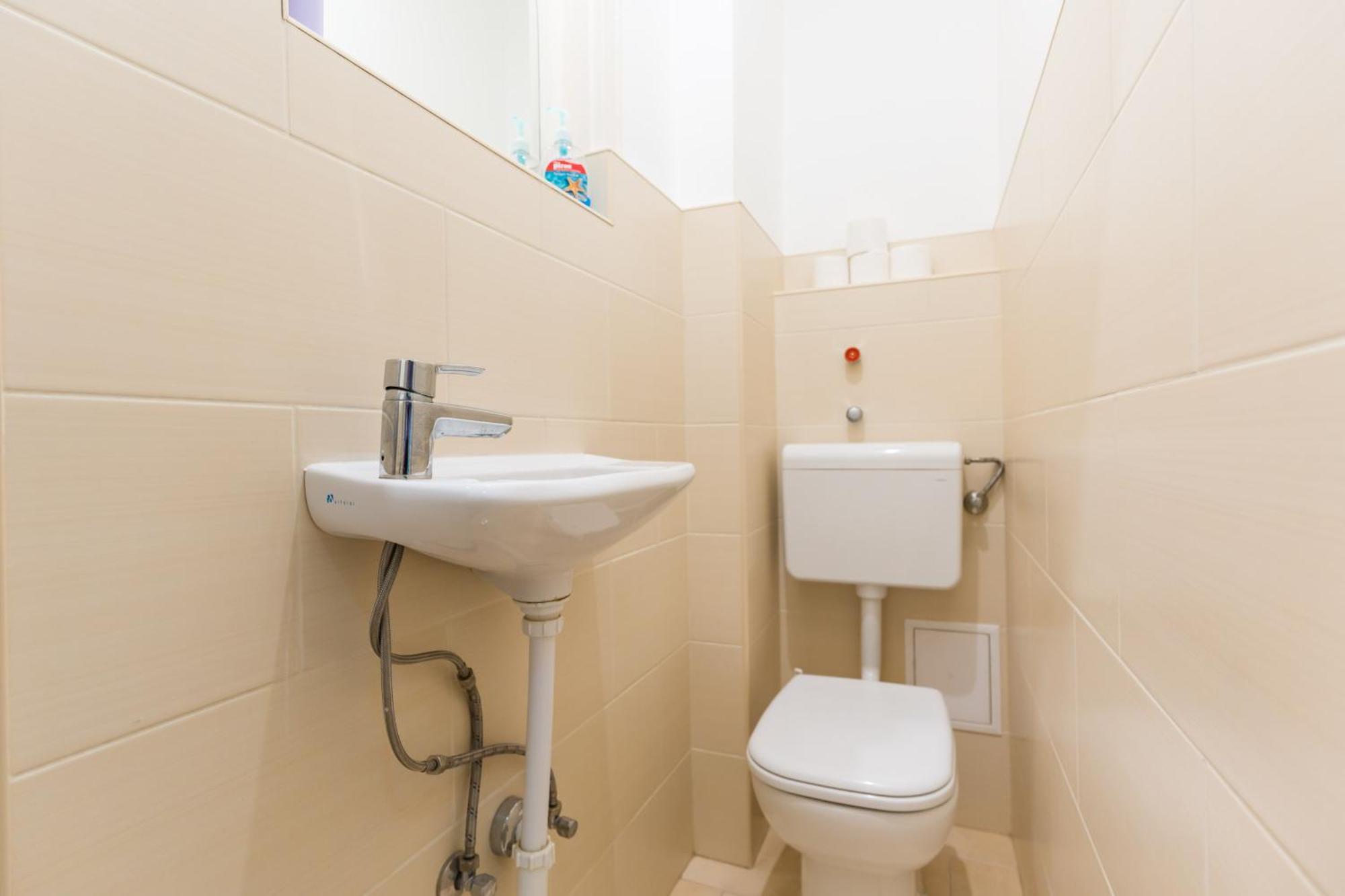 בודפשט Sunny Studio With Balcony In Party District מראה חיצוני תמונה